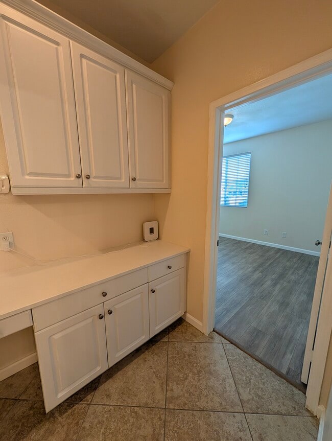 Building Photo - 1468 Burns Ln