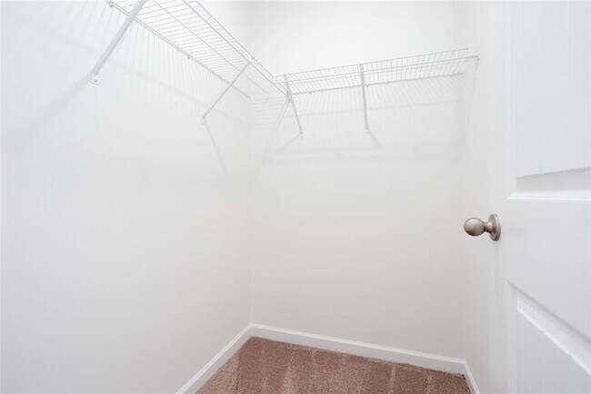 Building Photo - 590 River Run Dr