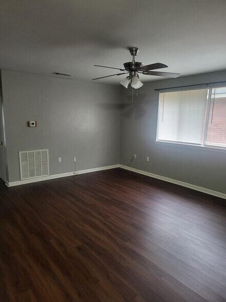 Building Photo - 388 Jennifer Jean Dr