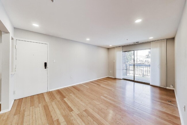 Building Photo - Spacious Updated Condo Available for Immediate Move-In