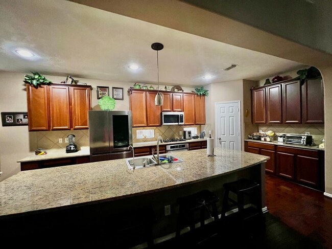Building Photo - 2714 Lake Villa Dr