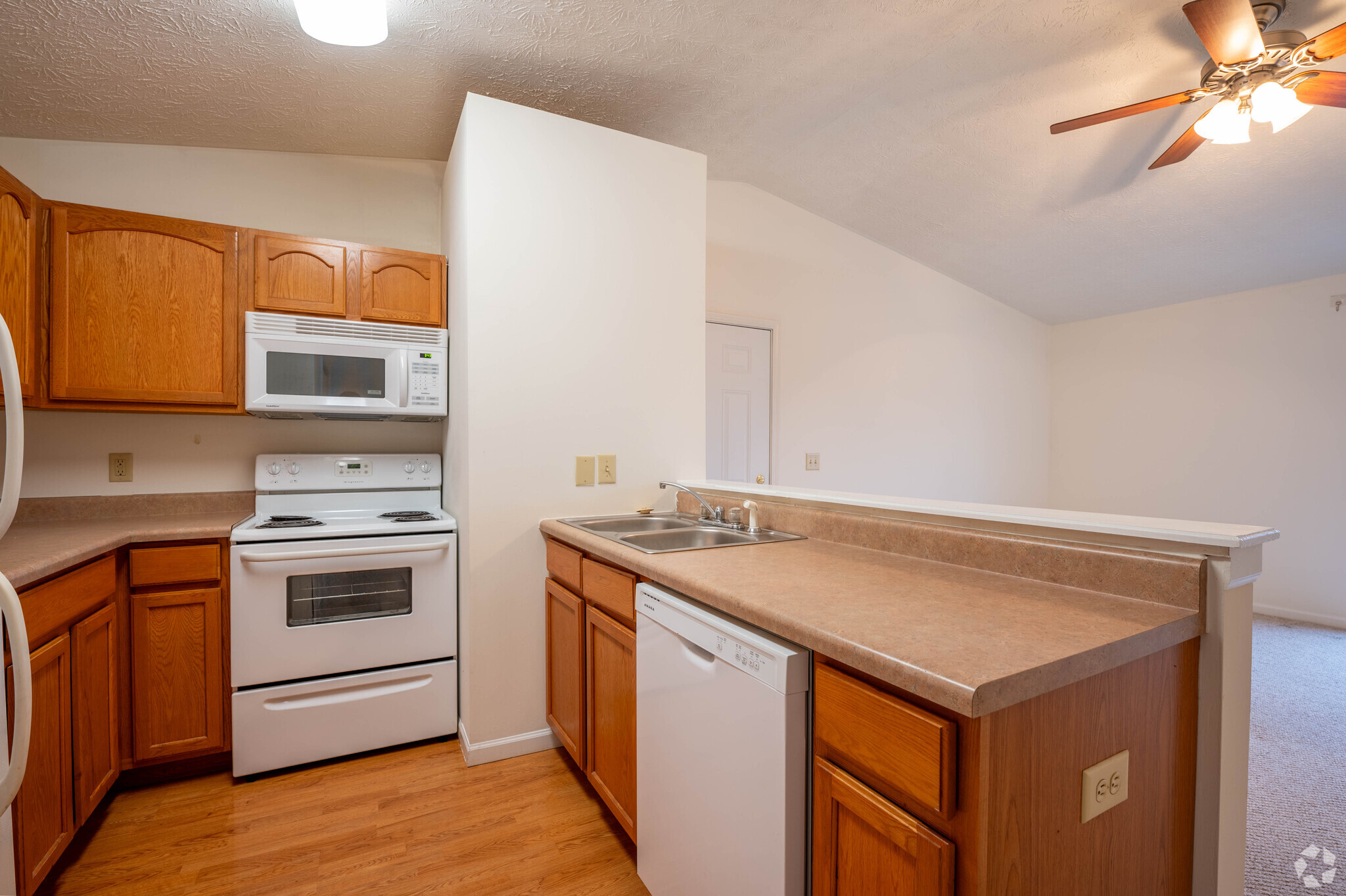 1BR, 1BA - 654SF - Kitchen - Winfield Farms - Garages Available