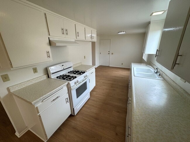 Building Photo - East Ventura Home- Spacious Backyard!