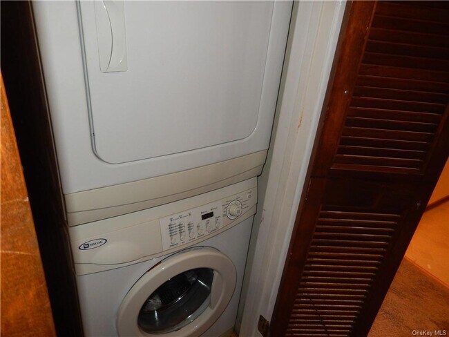 Building Photo - 208 Town Hill Condominium