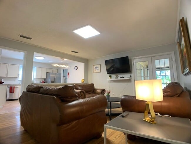 Building Photo - Charming 4-bedroom, 2-bath home in Colonial Park