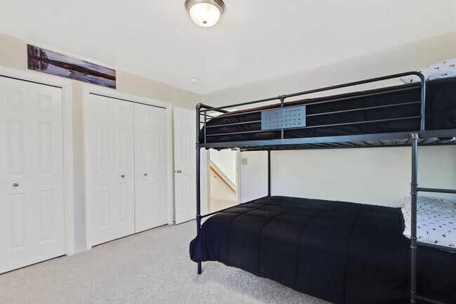 Building Photo - 1496 Pine Ridge Dr