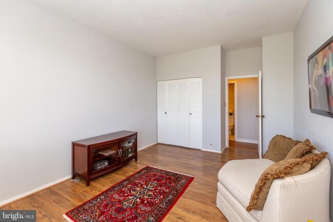 Building Photo - 4401 Roland Ave