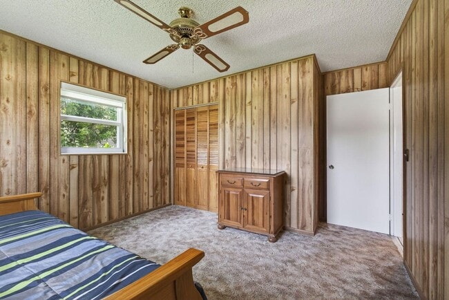 Building Photo - 704 Juniper Dr