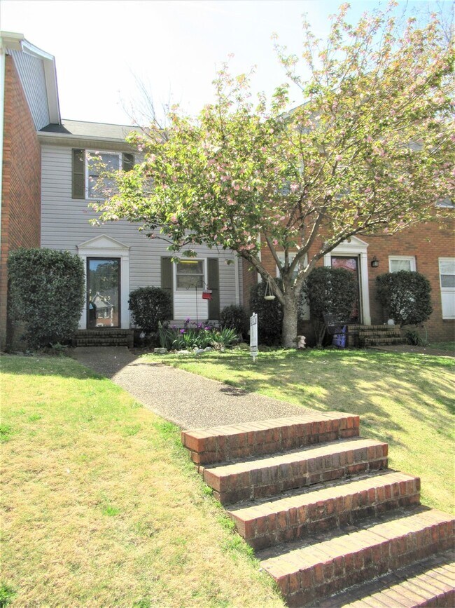 Building Photo - Home Available in Birmingham! Available to View Now! DEPOSIT PENDING!!!