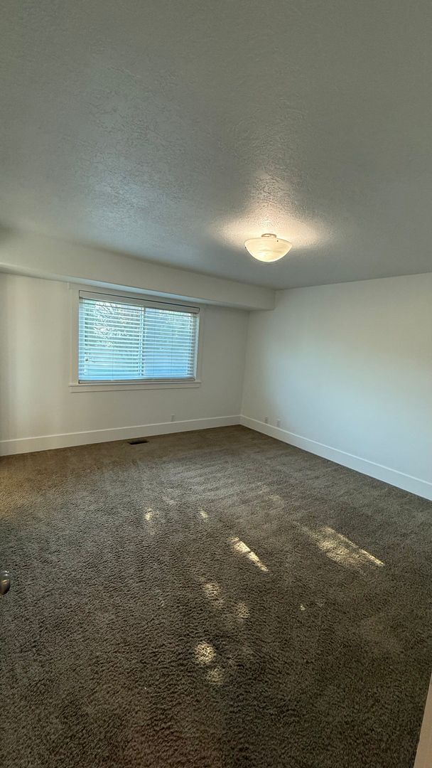 Building Photo - Large Single Family Lehi Home available now!
