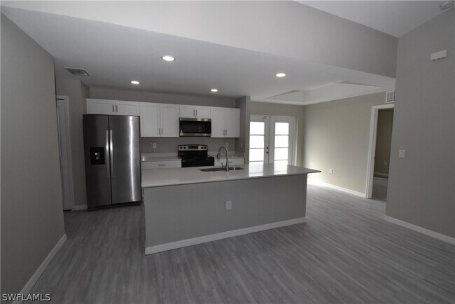 Building Photo - 3718 Donahue Ave