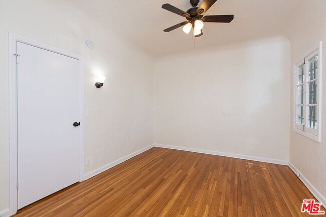 Building Photo - 181 S Sycamore Ave