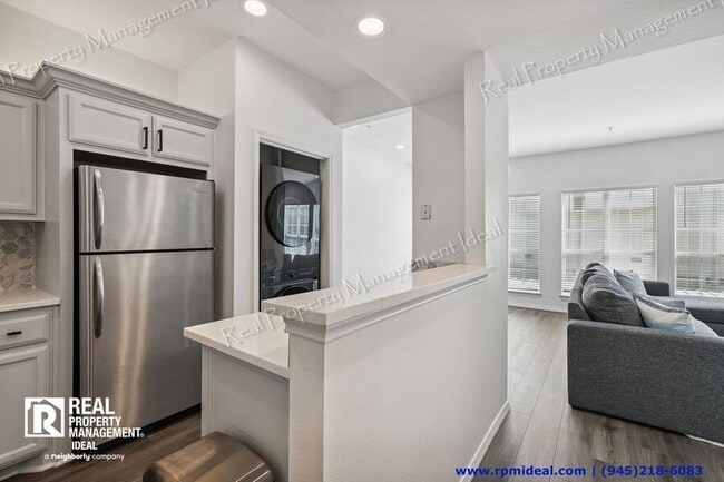 Building Photo - 4104 N Hall St