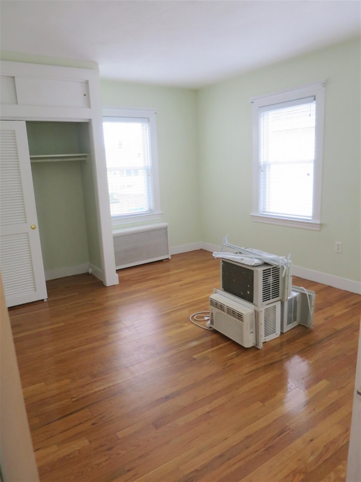 Building Photo - 1098 Fellsway