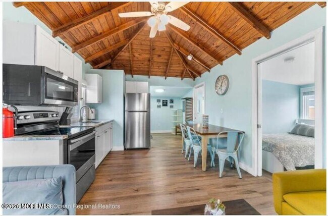 Building Photo - 171 Beach Front