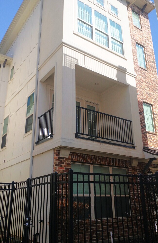 gated fence. 2nd story balcony - 3406 La Branch St
