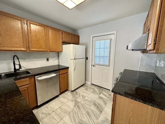 Building Photo - 303 N Caroline Pl