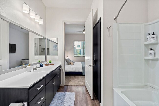 Building Photo - 500 W Broadway Rd