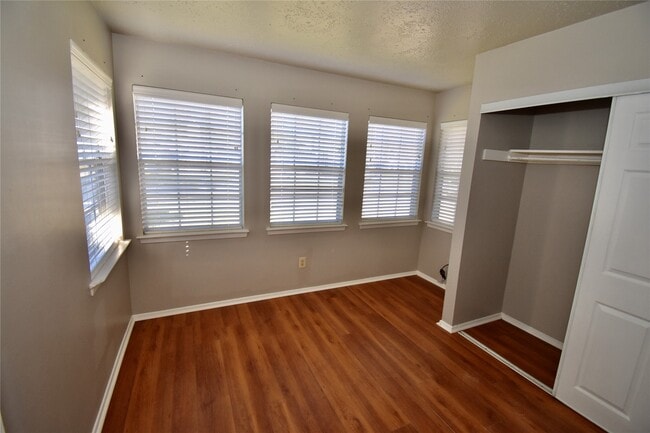 Building Photo - 9231 Goodmeadow Dr