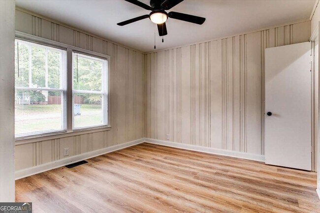 Building Photo - 210 Bryan St