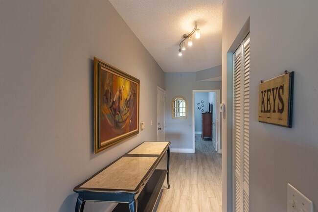 Building Photo - 2040 Greenview Shores Blvd