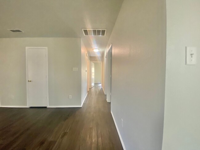 Building Photo - 3 bedroom near I-27 now available.