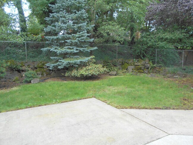Building Photo - Spacious 3 Bedroom Duplex in Washougal