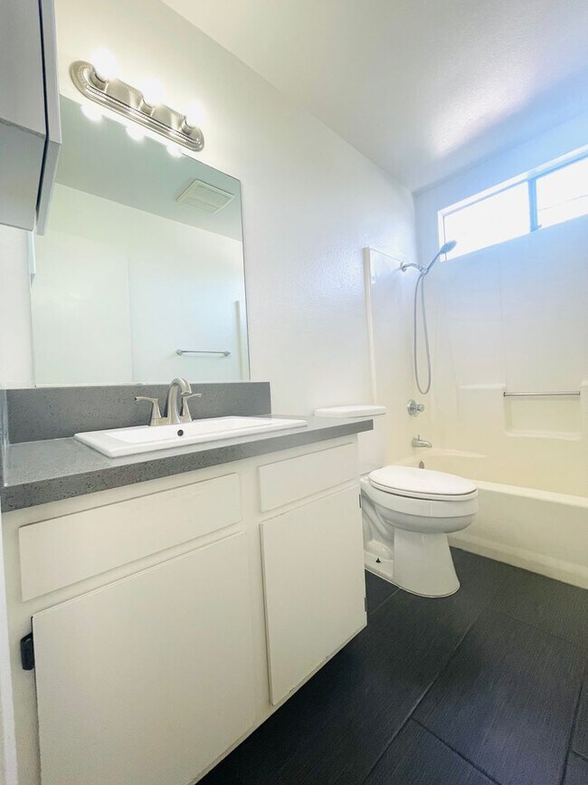 Building Photo - 793