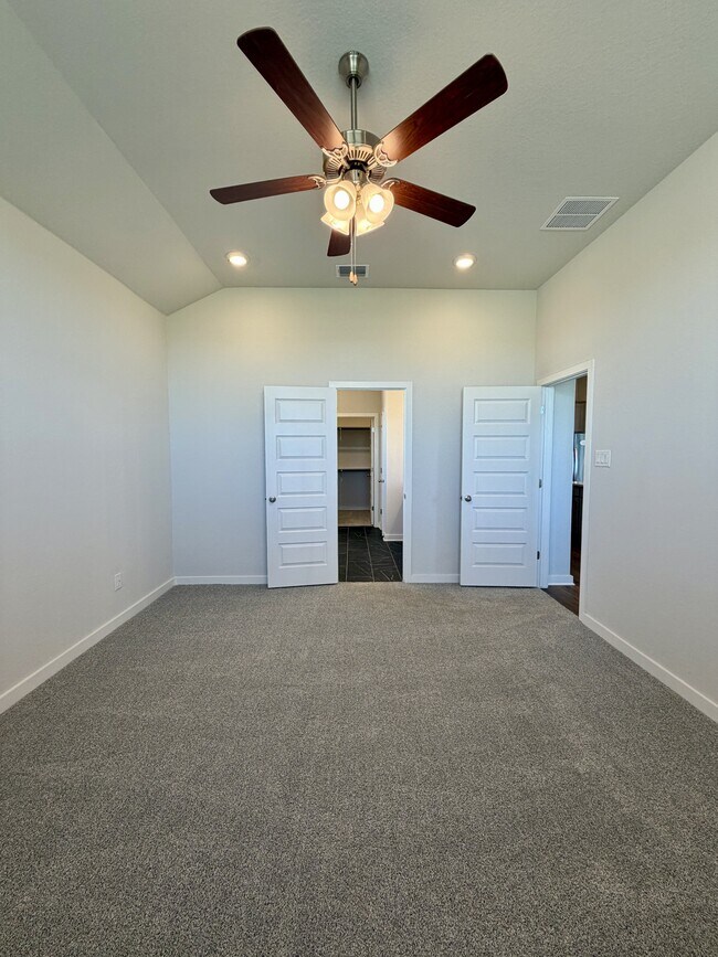 Building Photo - 14427 Inspiration Pt