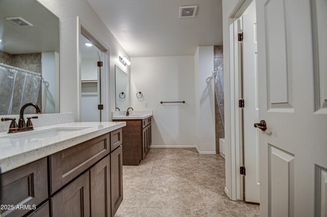 Building Photo - 22955 Pine St