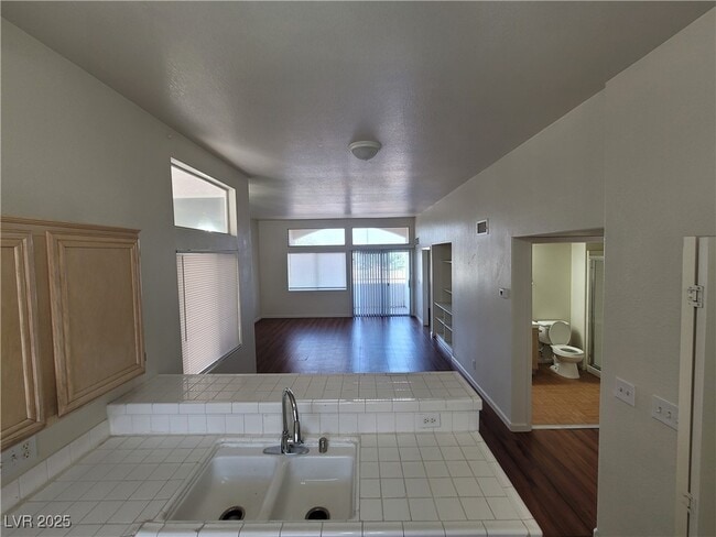 Building Photo - 3125 N Buffalo Dr
