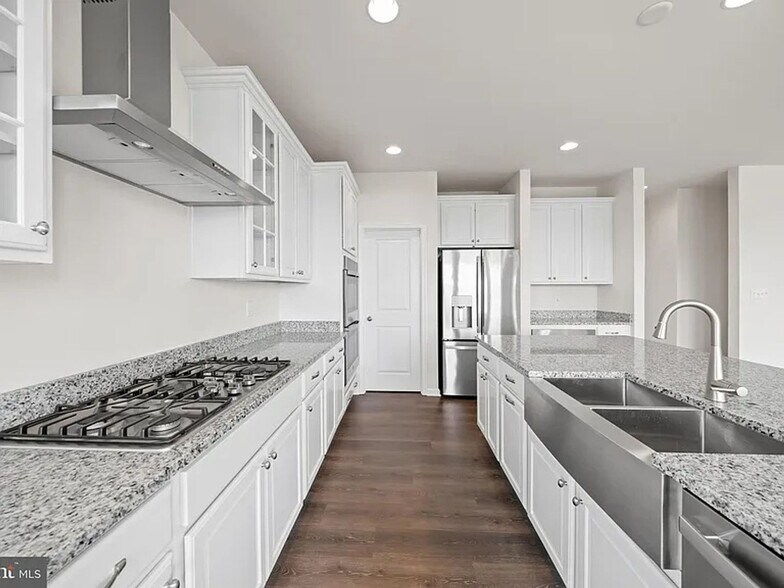 Building Photo - 635 Corbit Dr