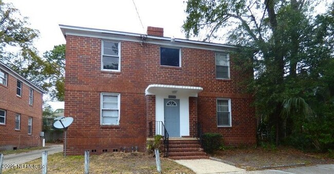 Primary Photo - 2569 Myra St