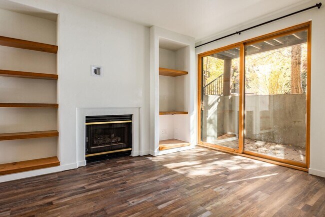 Building Photo - 1600 Pinebrook Blvd