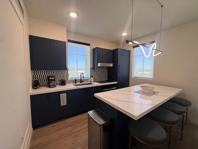 Building Photo - 4220 Laguna St