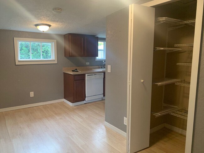 Building Photo - MOVE IN SPECIAL- Cozy Remodeled  1 Bed/1 Bath Home in Saint Cloud