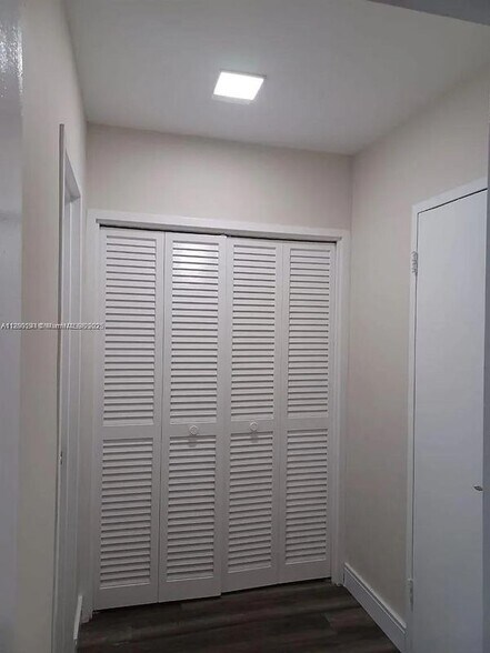 Building Photo - 1000 West Ave