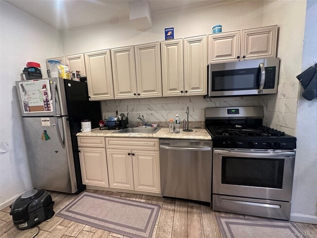 Building Photo - 8 Lafayette St