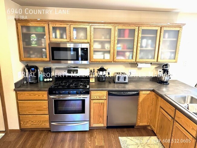 Building Photo - 6940 Country Ln