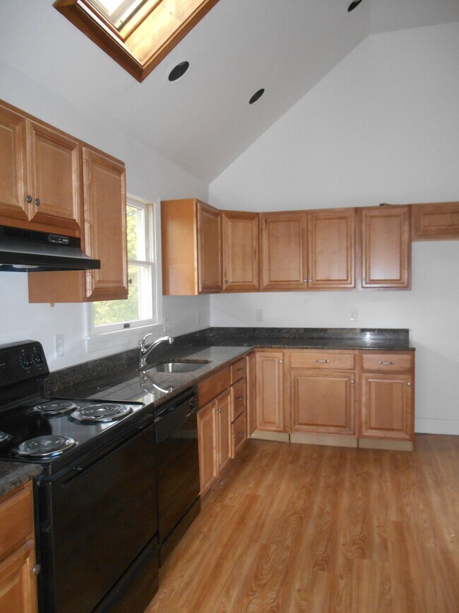 Building Photo - 14 Highland Ave