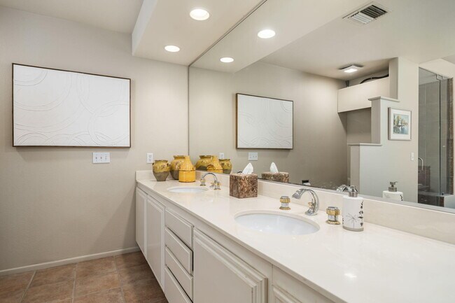 Building Photo - 44825 Guadalupe Dr