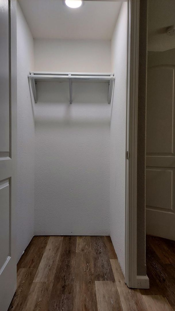 Building Photo - AVAILABLE 3/9/26  Very Nice 3BR/1BA Single Family Home on Quiet Street