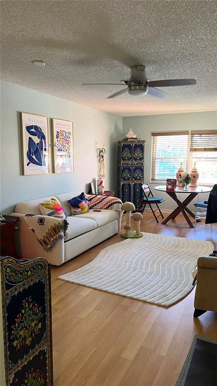 Building Photo - 257 SW Lincoln Cir N