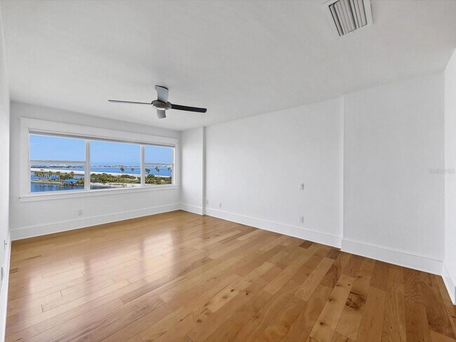 Building Photo - 226 Golden Gate Point