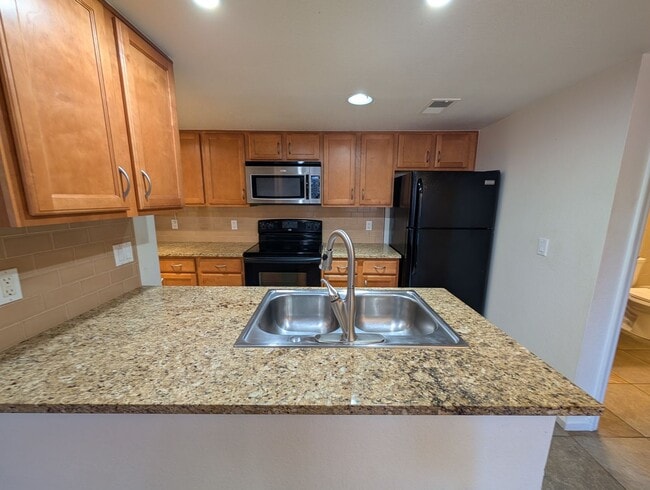 Building Photo - 1 Bedroom and 1 Bath