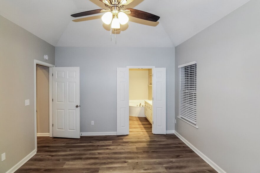 Building Photo - 7138 Queens Crown Ct