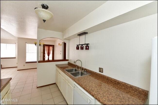 Building Photo - 2629 Lake Victoria Dr