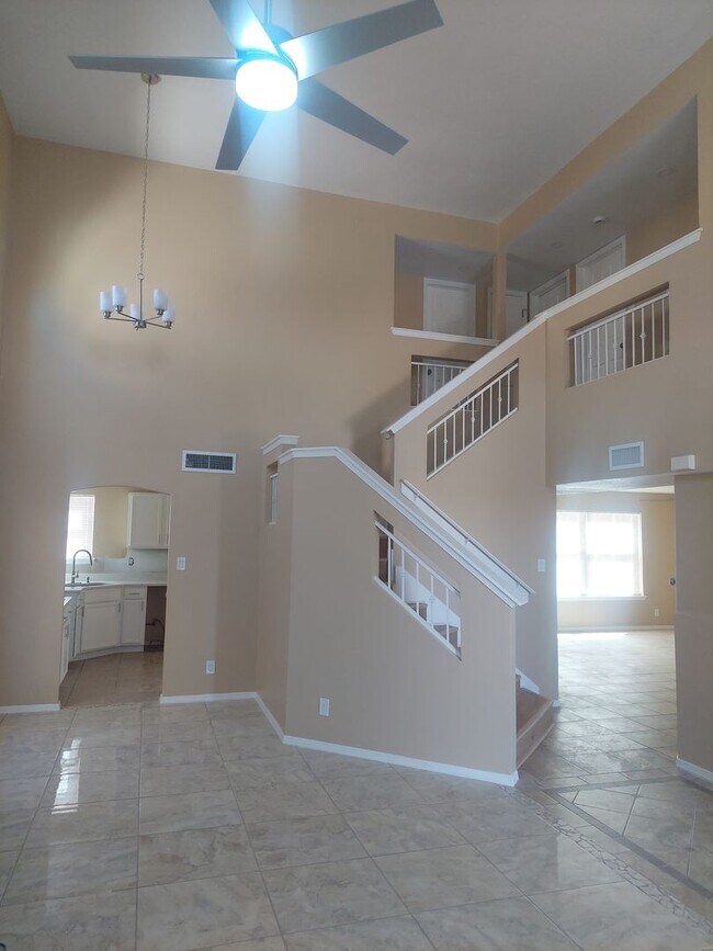 Building Photo - 4 BEDROOM 3 BATHROOM HOME! fully remodeled...