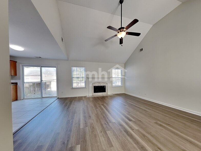 Building Photo - 300 Aspen Arbor