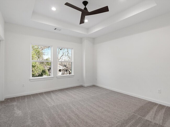 Building Photo - 5702 Elysian St